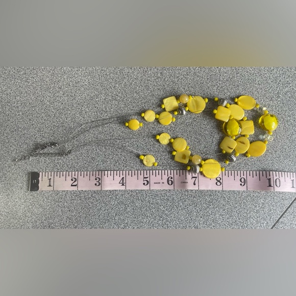 Vintage Yellow Glass Beaded Three Strand Necklace - Picture 4 of 5